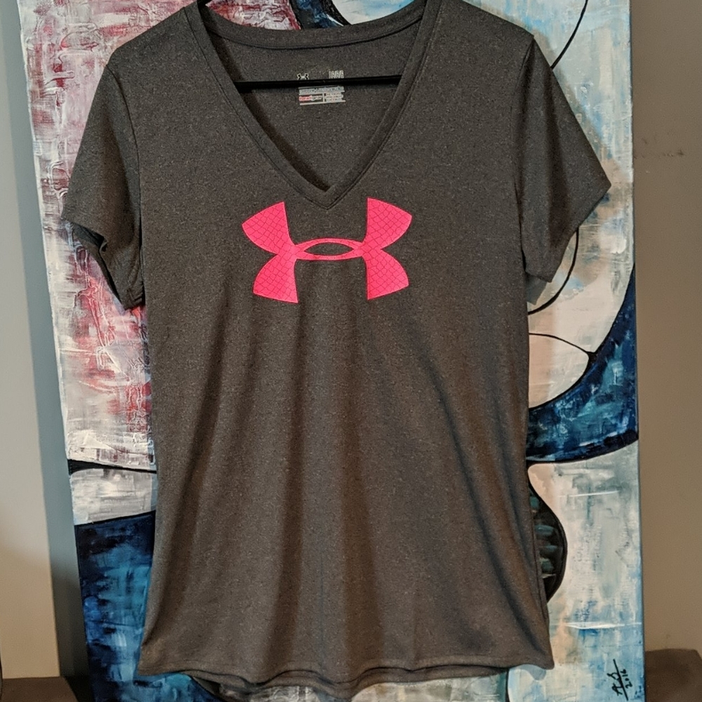 Woman's Under Armour Shirt Size LG